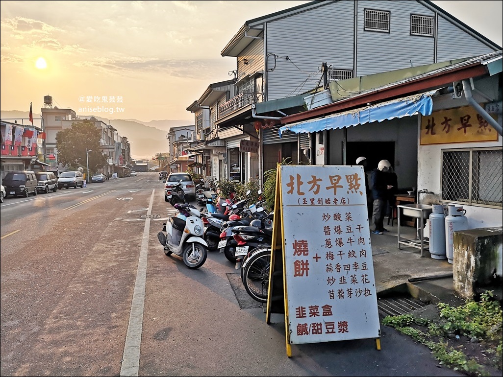 玉里北方早點，燒餅加蔥爆牛肉、韭菜花的絕配組合，花蓮玉里早餐(姊姊食記)