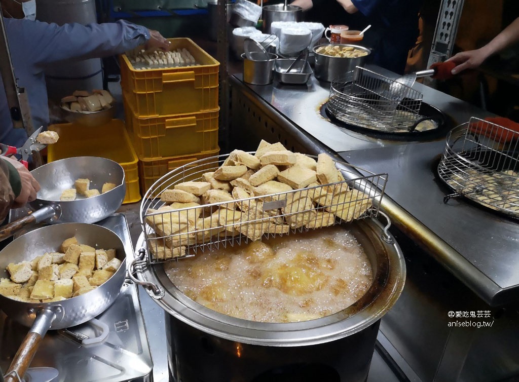 師大分部神之臭豆腐，神秘的深夜臭豆腐臭到像掉進屎缸，一週只營業兩天