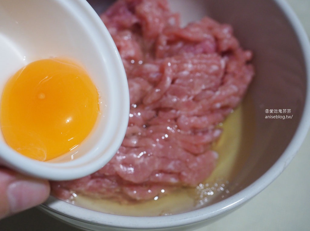 剝皮辣椒蛋黃蒸肉，下飯的簡單菜餚！