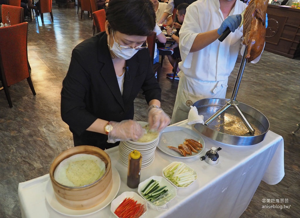 點水樓大直店，火焰鴨、黑蒜頭雞湯等大受長輩歡迎！