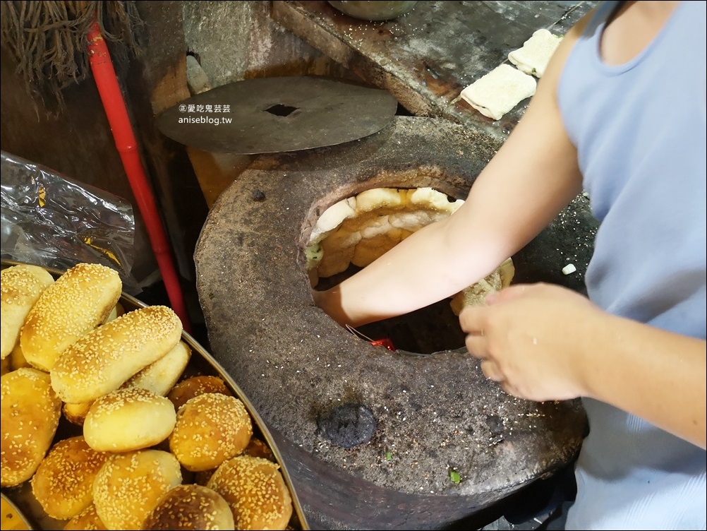 小李子燒餅舖，手工炭烤厚燒餅，巷弄隱藏萬華早餐美食(姊姊食記)