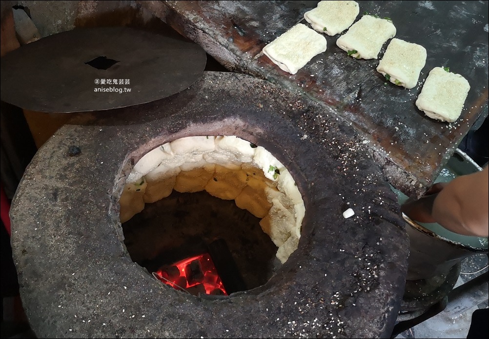 小李子燒餅舖，手工炭烤厚燒餅，巷弄隱藏萬華早餐美食(姊姊食記)