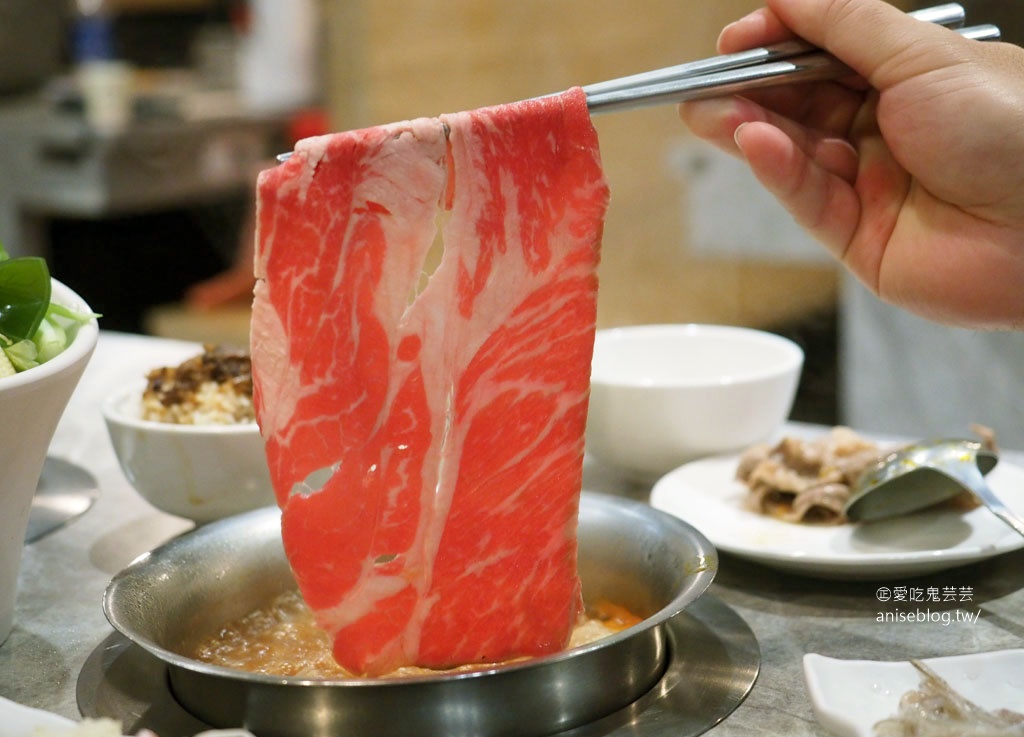 輕鬆煮平價火鍋，雙主餐份量大、好吃又不貴 😋 (捷運行天宮站旁)