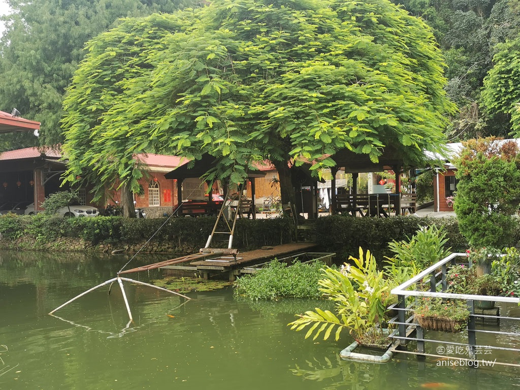 土角厝水上庭園餐廳，親家母口味的唷！@埔里美食