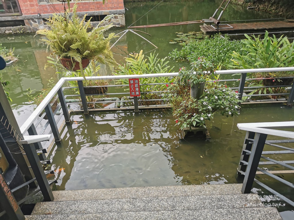 土角厝水上庭園餐廳，親家母口味的唷！@埔里美食