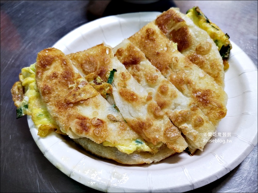 石牌無名手工蛋餅+美味花生湯，下雨天也要排隊的美食(姊姊食記)