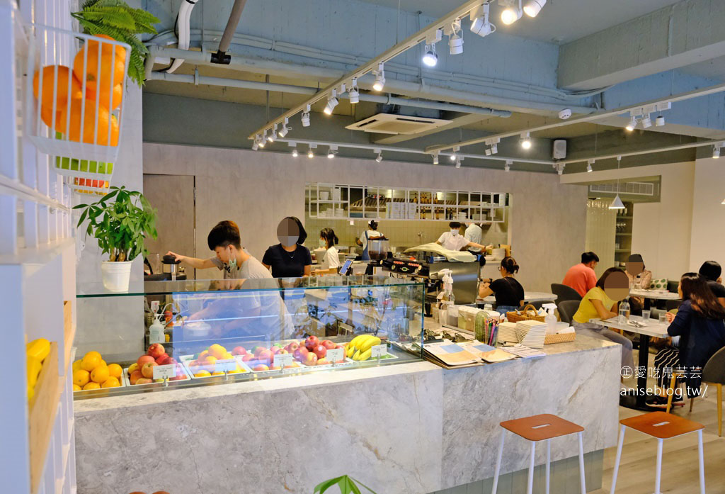 庫比咖啡could be cafe (小巨蛋)，激推美味又漂亮的咖啡店，提供全美語畫室教學唷！(芸芸粉絲有優惠！)