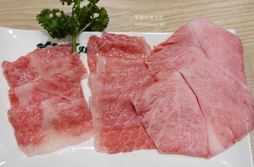 鉄火燒肉(微風北車店)，個人套餐$198起，挑戰日本A5和牛最低價，一片 $38起！