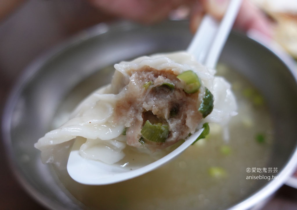 嘉義老張麵店，轉大人青少年最愛，超便宜超大碗銅板價，我們被擊敗了！Orz