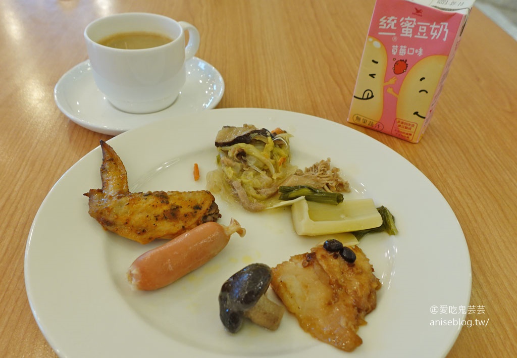 村却國際溫泉酒店一泊二食，景觀餐廳23F東西匯懷石料理、宵夜The Roof 190星空酒吧360度無敵夜景，早餐明廚百匯可以吃到下午兩點！