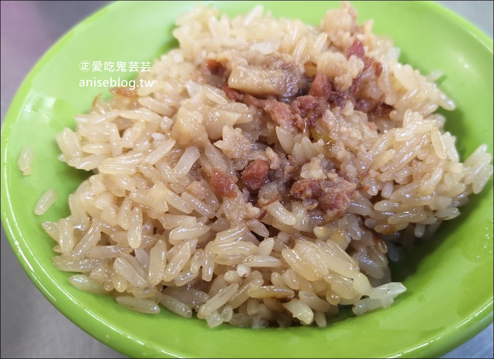 大龍峒熊會長油飯(大龍峒無名油飯)，早上九點就賣完打烊的超人氣小吃，滷鴨蛋超好吃(姊姊食記)