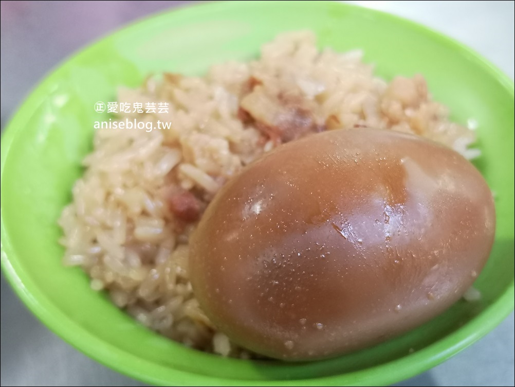 大龍峒熊會長油飯(大龍峒無名油飯)，早上九點就賣完打烊的超人氣小吃，滷鴨蛋超好吃(姊姊食記)