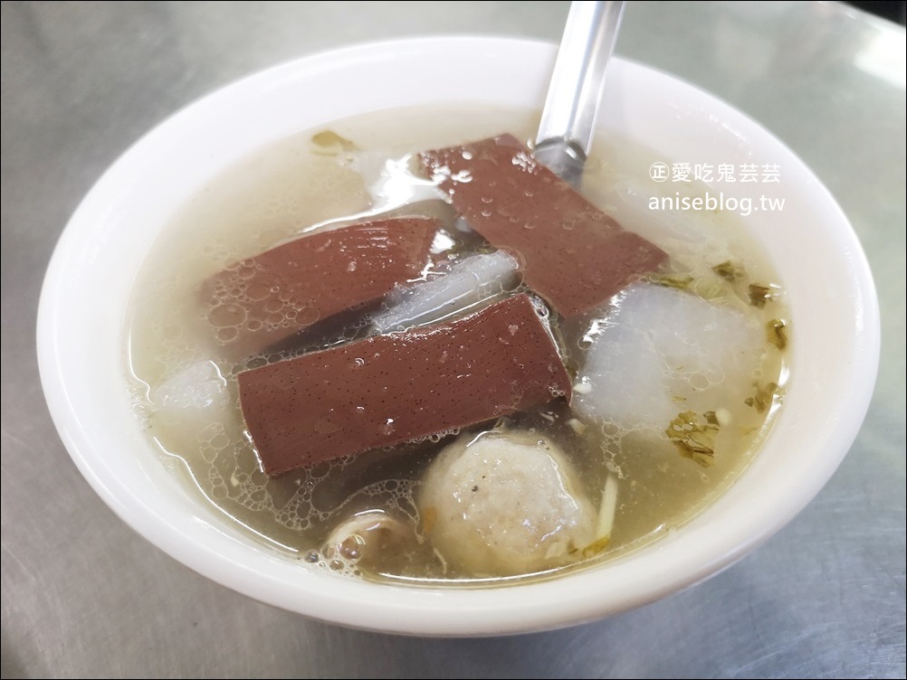 大龍峒熊會長油飯(大龍峒無名油飯)，早上九點就賣完打烊的超人氣小吃，滷鴨蛋超好吃(姊姊食記)