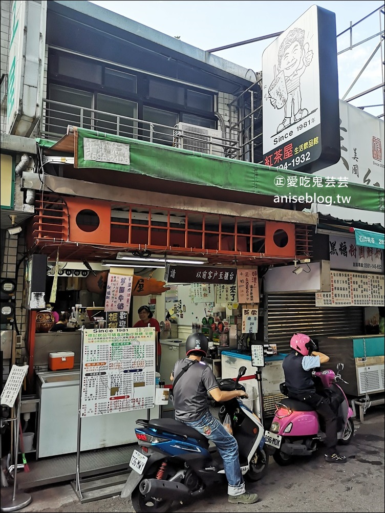 大龍峒熊會長油飯(大龍峒無名油飯)，早上九點就賣完打烊的超人氣小吃，滷鴨蛋超好吃(姊姊食記)