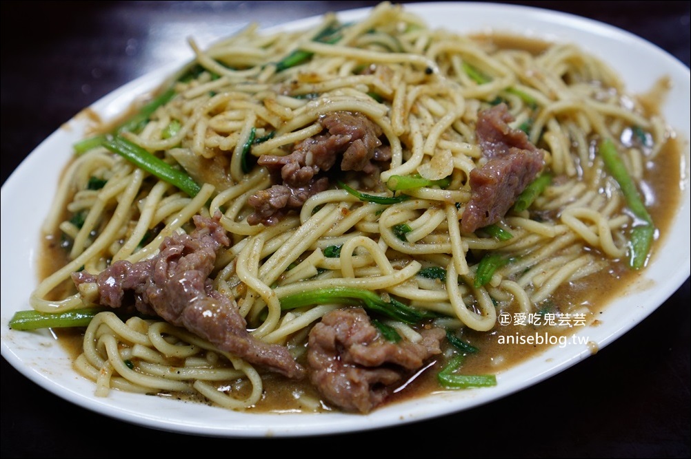 新營人牛肉，台灣牛料理熱炒宵夜，延三夜市美食(姊姊食記)