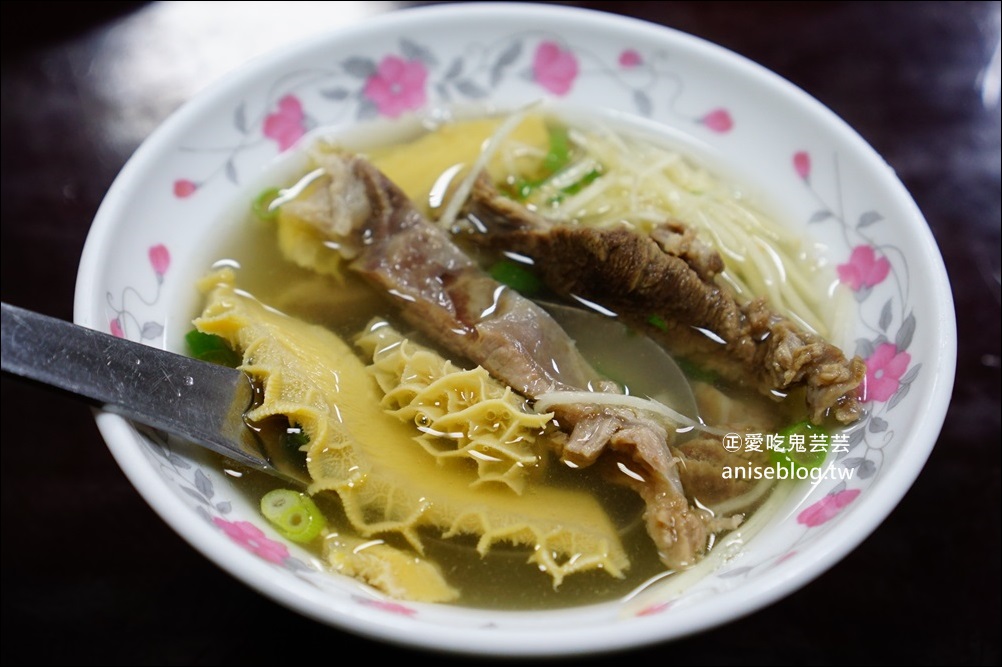 新營人牛肉，台灣牛料理熱炒宵夜，延三夜市美食(姊姊食記)