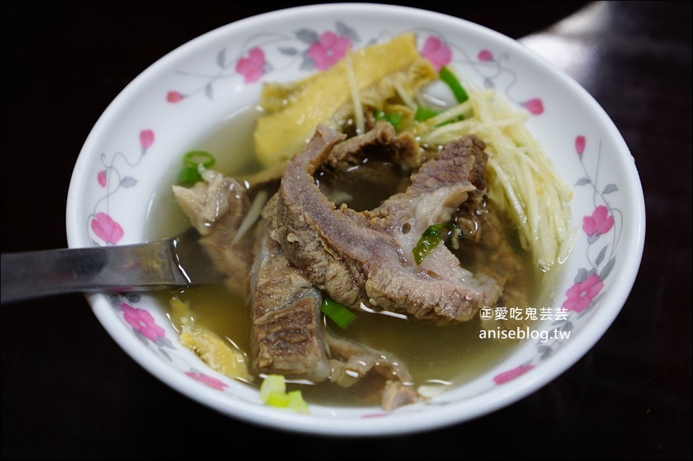 新營人牛肉，台灣牛料理熱炒宵夜，延三夜市美食(姊姊食記)