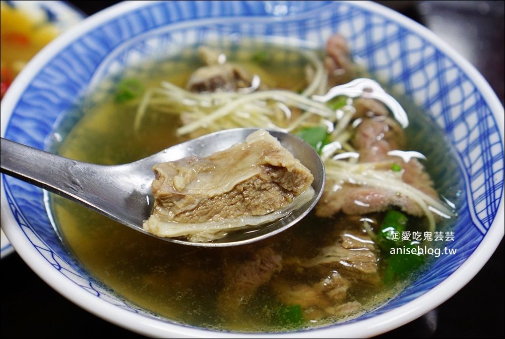 新營人牛肉，台灣牛料理熱炒宵夜，延三夜市美食(姊姊食記)