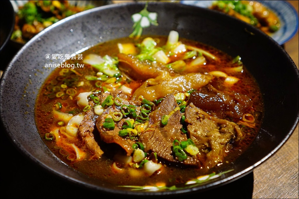 古月香熬粹牛肉麵，基隆在地推薦超人氣排隊美食(姊姊食記)