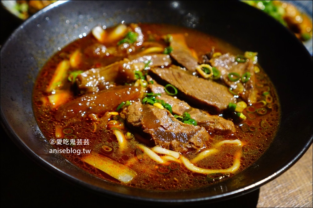 古月香熬粹牛肉麵，基隆在地推薦超人氣排隊美食(姊姊食記)