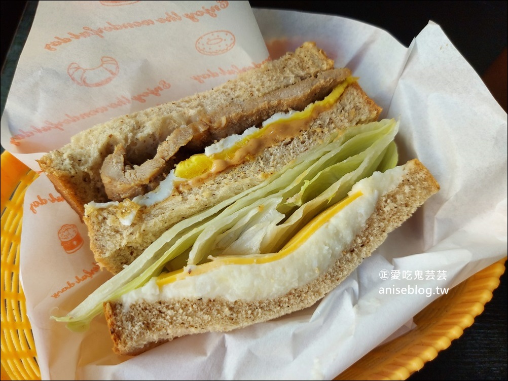 双胞胎手工蛋餅捲ㄦ，捷運士林站巷弄早餐美食(姊姊食記)