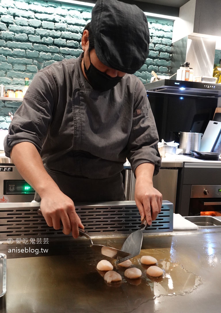 奉鐵板，私廚無菜單料理，好食物x好酒，這裡揪竟是餐廳還是酒吧？氣氛也太嗨了吧！