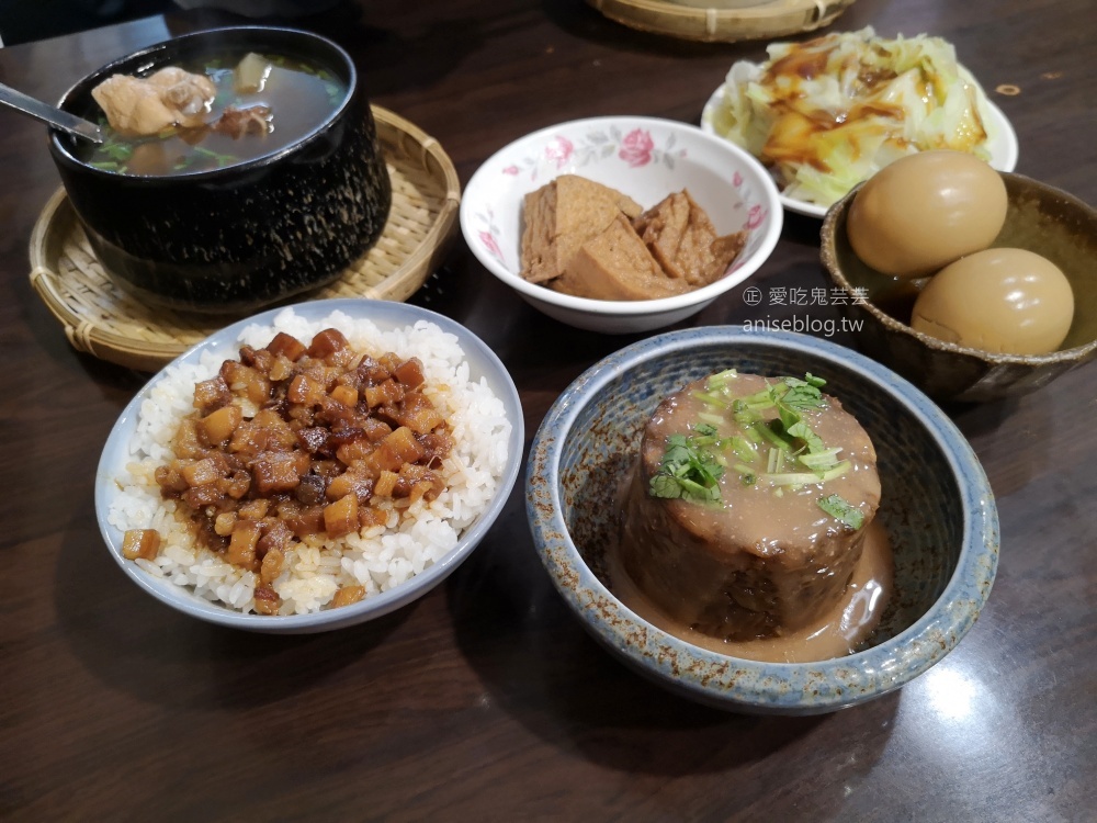 何家排骨酥湯、筒仔米糕，捷運西門站古早味美食(姊姊食記)