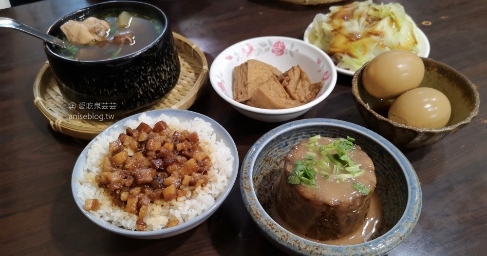 何家排骨酥湯、筒仔米糕，捷運西門站古早味美食(姊姊食記) @愛吃鬼芸芸