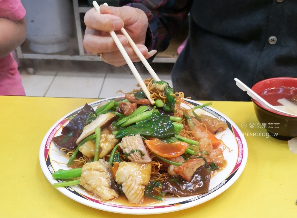 鳳城燒臘總店，西門町人氣排隊老店，萬華便當美食(姊姊食記)