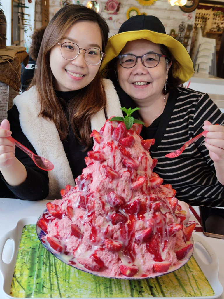 大湖草莓半日遊 | 春不老農園、花間集巨無霸草莓冰、醉心亭客家料理、卓也小屋書園子