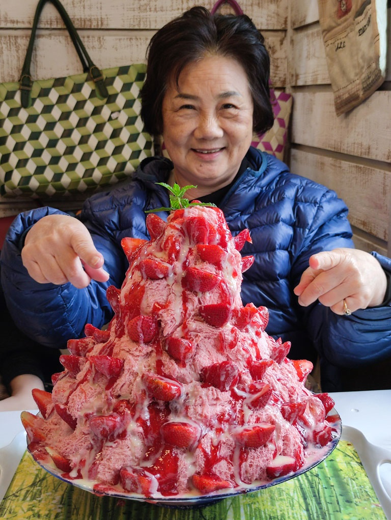 大湖草莓半日遊 | 春不老農園、花間集巨無霸草莓冰、醉心亭客家料理、卓也小屋書園子