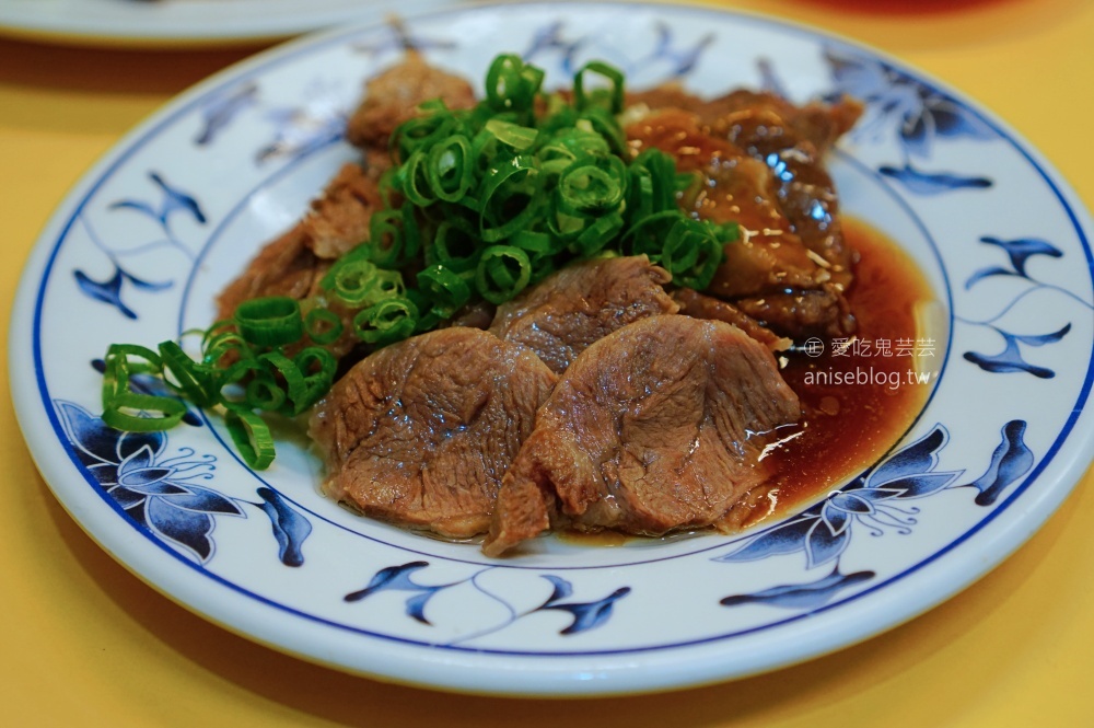 古早味鹹粥米粉湯，美味的紅燒肉，捷運西門站美食(姊姊食記)