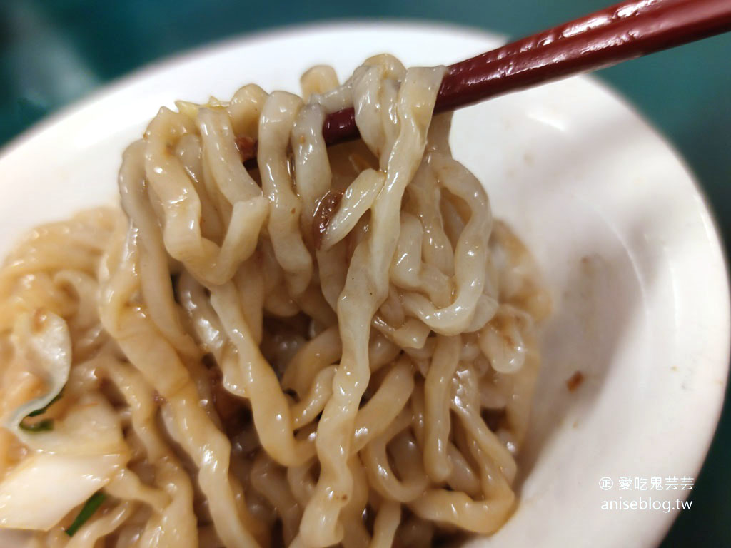 馬祖南竿宵夜場 | 華記麻辣鍋美食館，乾麵好吃到炸裂，台灣吃不到！