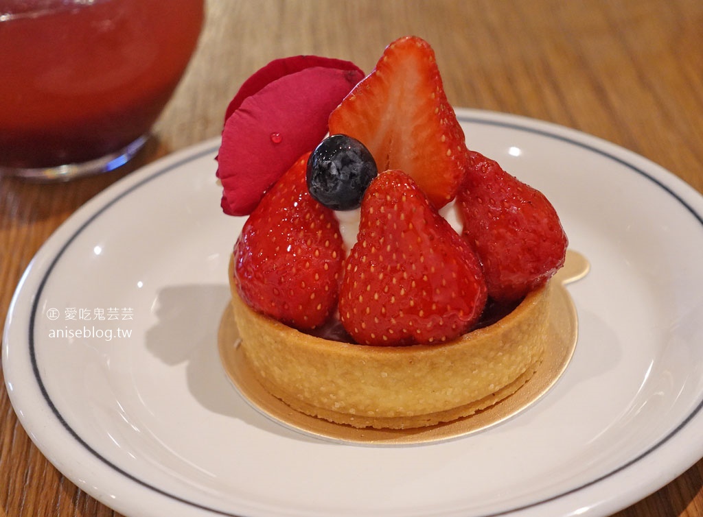 Miss V Bakery Cafe 赤峰店，捷運中山站甜點咖啡，聽說肉桂捲厲害，但我只有看到它沒吃到…..