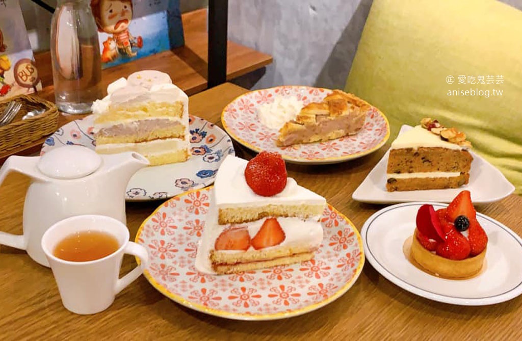 Miss V Bakery Cafe 赤峰店，捷運中山站甜點咖啡，聽說肉桂捲厲害，但我只有看到它沒吃到…..