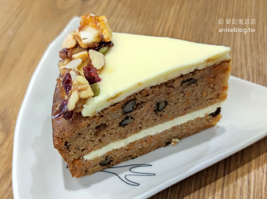 Miss V Bakery Cafe 赤峰店，捷運中山站甜點咖啡，聽說肉桂捲厲害，但我只有看到它沒吃到…..