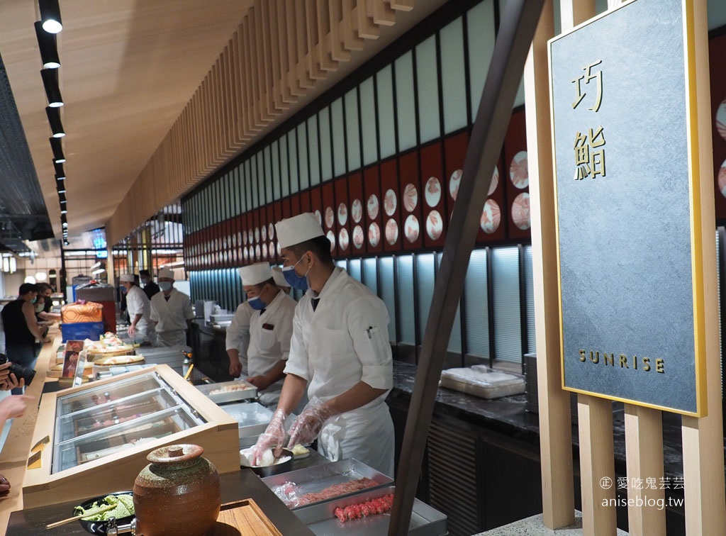 旭集高雄義享店，超浮誇帝王蟹、龍蝦、和牛、鮑魚、長鰭鮪、螃蟹、大蝦、牛小排….等，大船入港啦！九區和食料理吃到飽