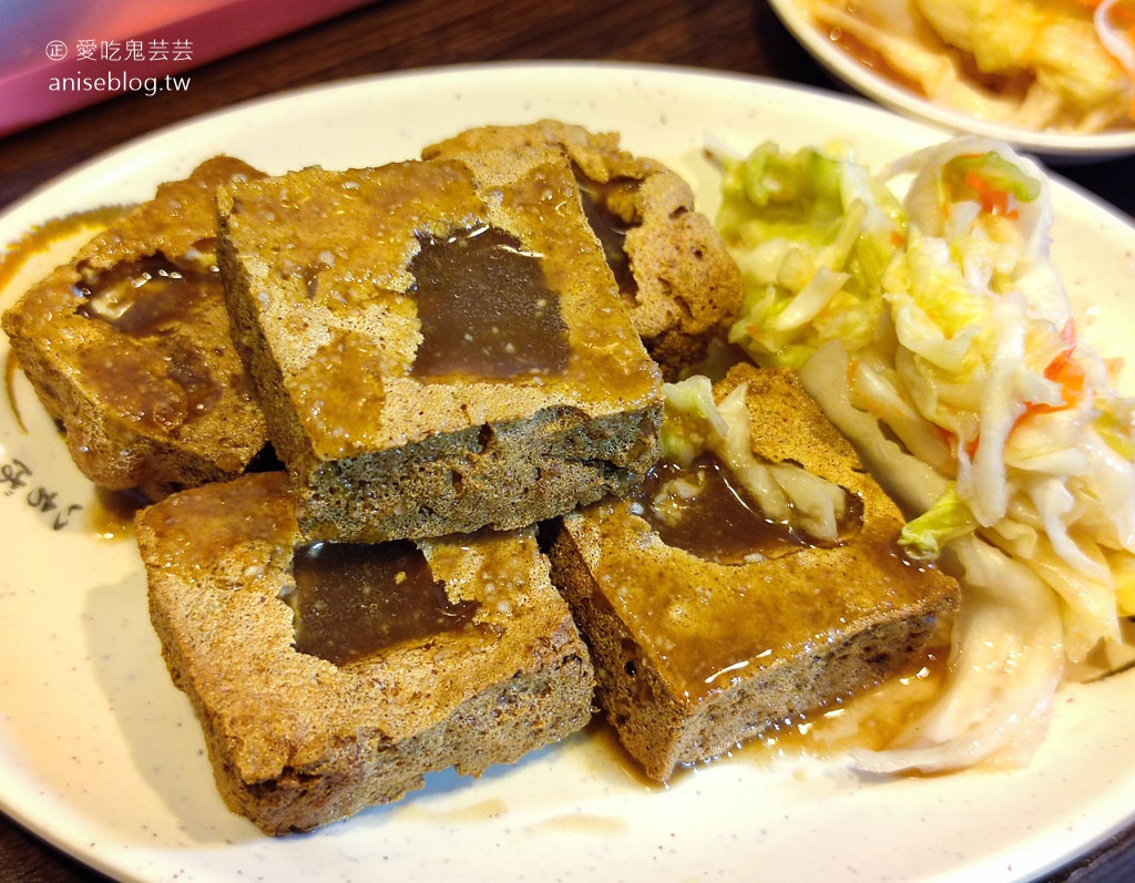 三重港式脆皮臭豆腐，皮脆噴汁、泡菜也好吃耶！