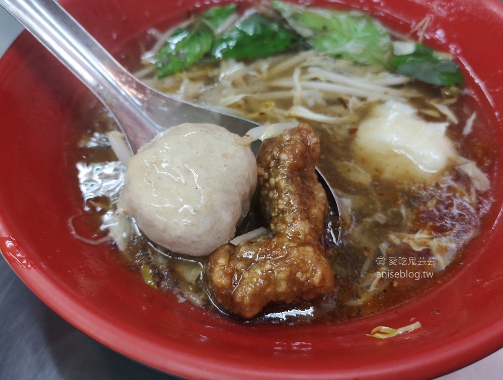 大觀園鹹湯圓、豬肝腸+林家三鮮水餃，基隆仁愛市場美食(姊姊食記)