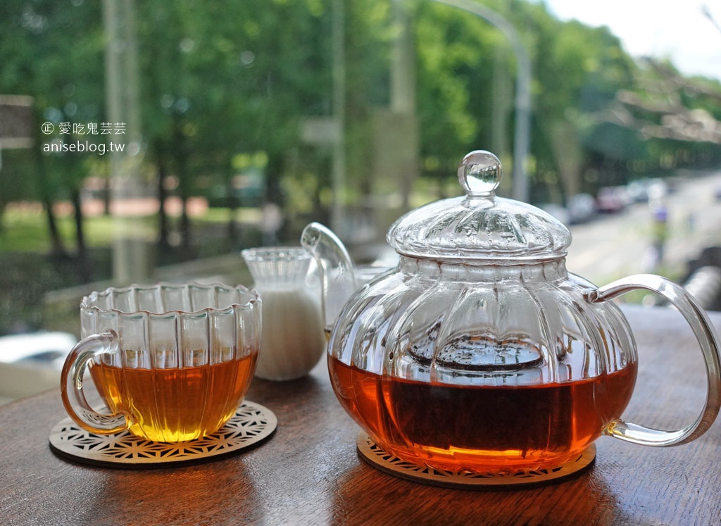 TaSweet 菓子屋，整排落羽松景觀的歐式鄉村甜點，最愛蘋果派！😍