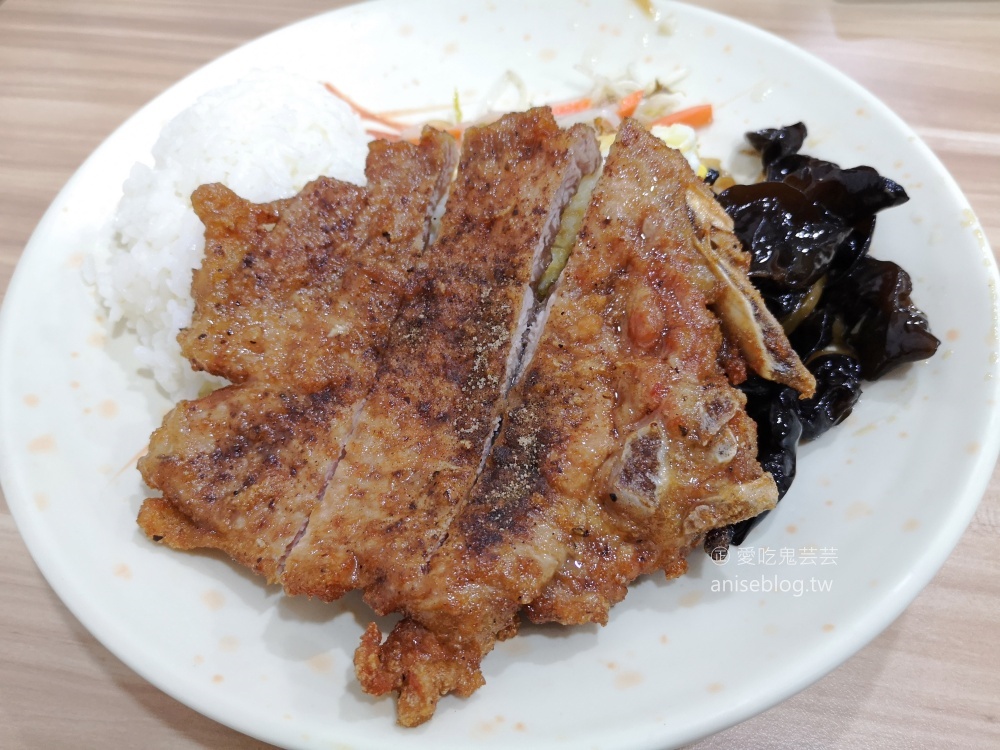 興欣排骨(新欣排骨)，永和頂溪站外帶便當美食(姊姊食記)