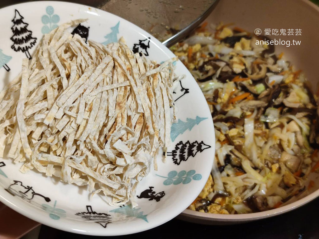 炒鱈魚香絲簡直像魚麵，也太好吃！據說是詹姆士食譜