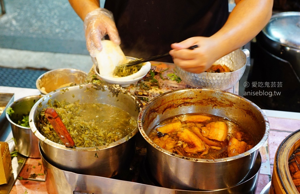 源芳刈包，米其林必比登推介街頭小吃，萬華華西街夜市美食(姊姊食記)