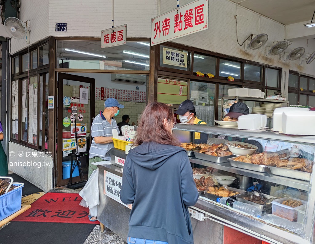 老向的店，台中超人氣麵店小吃，飯後甜點阿坤黑粉圓