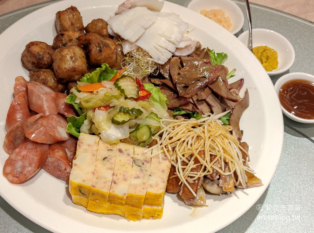 台南阿霞飯店60年台菜老店，紅蟳米糕、小菜拼盤、甜湯布丁必點！(文末菜單)