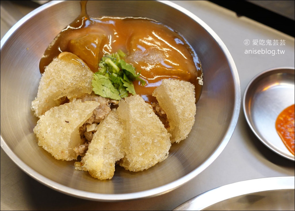 冠捷脆皮黃金肉圓，炸肉圓皮厚Q脆好特別！(松山/饒河街美食)