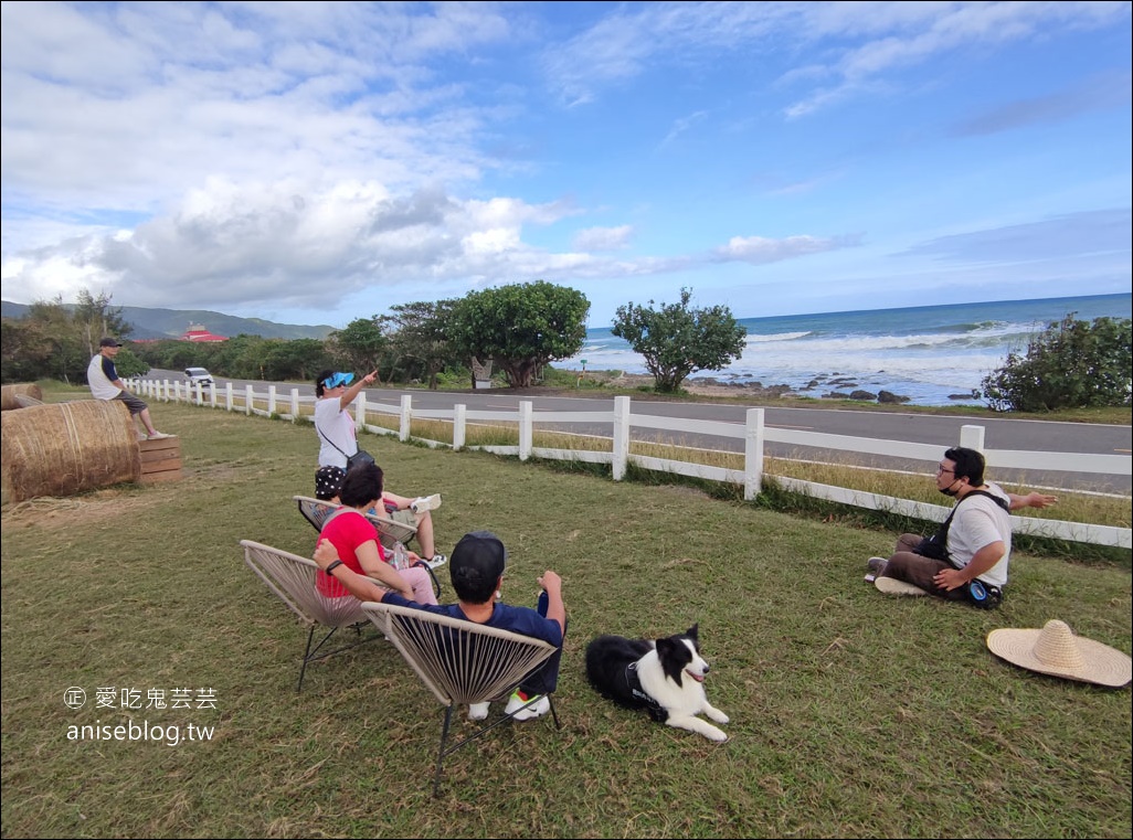 草地餐桌實驗室，草地 x 大海 x 藍天白雲