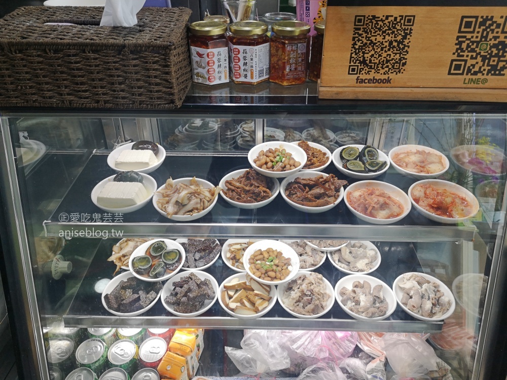 八里一品，現炸排骨厚實美味，招牌排骨酥麵，八里美食(姊姊食記)