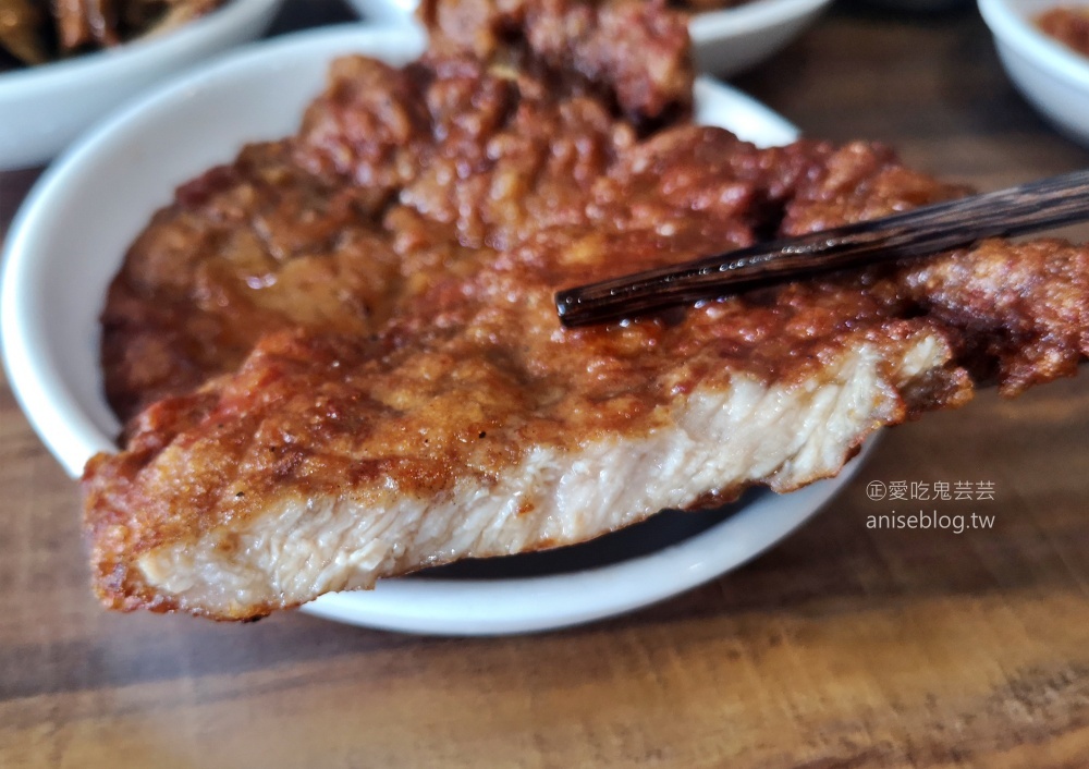 八里一品，現炸排骨厚實美味，招牌排骨酥麵，八里美食(姊姊食記)