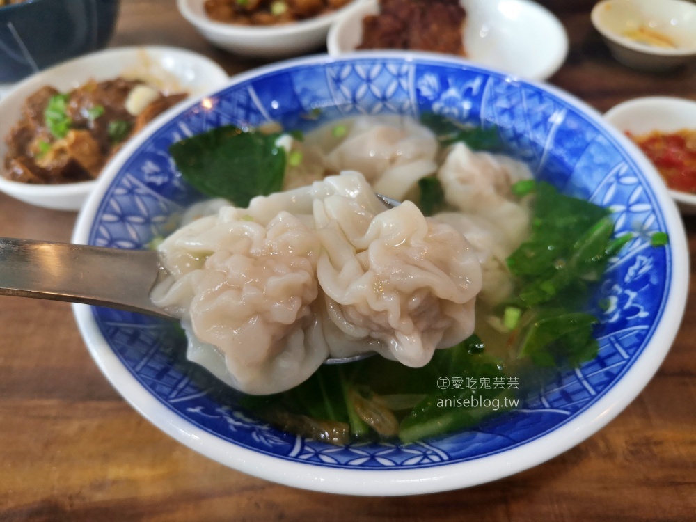 八里一品，現炸排骨厚實美味，招牌排骨酥麵，八里美食(姊姊食記)